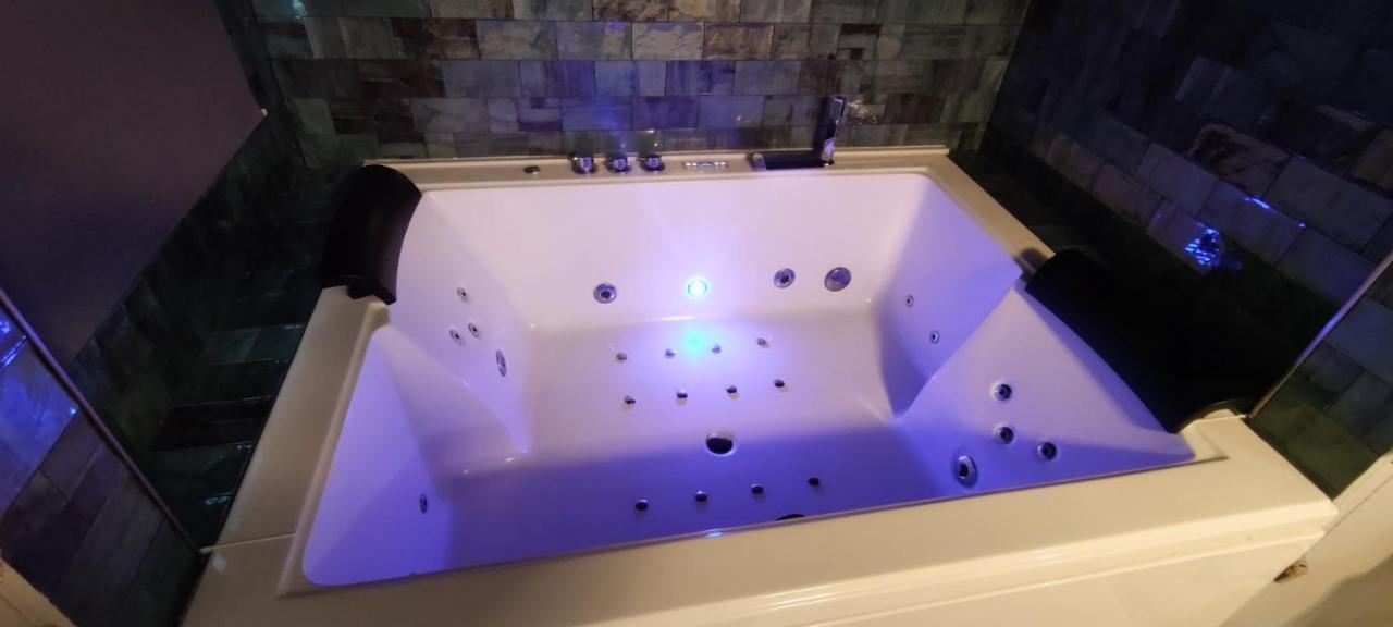 Latorre Jacuzzi Jerez Apartment Jerez de la Frontera Luaran gambar